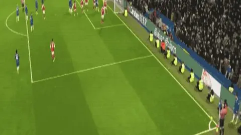 意杯激战：国际米兰主场迎战拉齐奥，关键对决，蓝黑军团力图掌控全局，白巫能否逆转取胜？