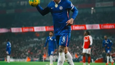 “南方豪门球队引援失利，高价引进球员最终加盟其他球队”